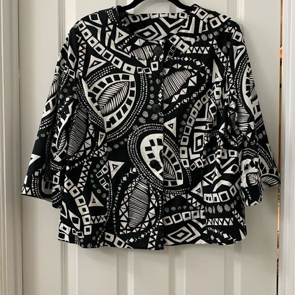 NTouch Size Large black-and-white three button closure somewhat cropped jacket - Picture 1 of 9